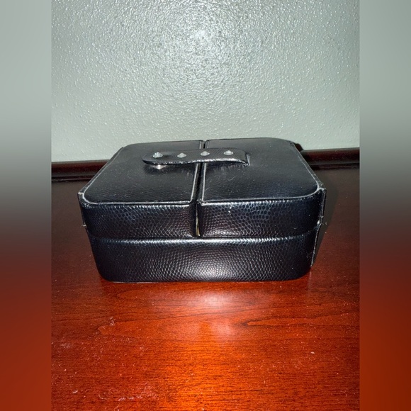 Elegant Faux Leather Travel Jewelry Black Travel Box - Picture 6 of 13